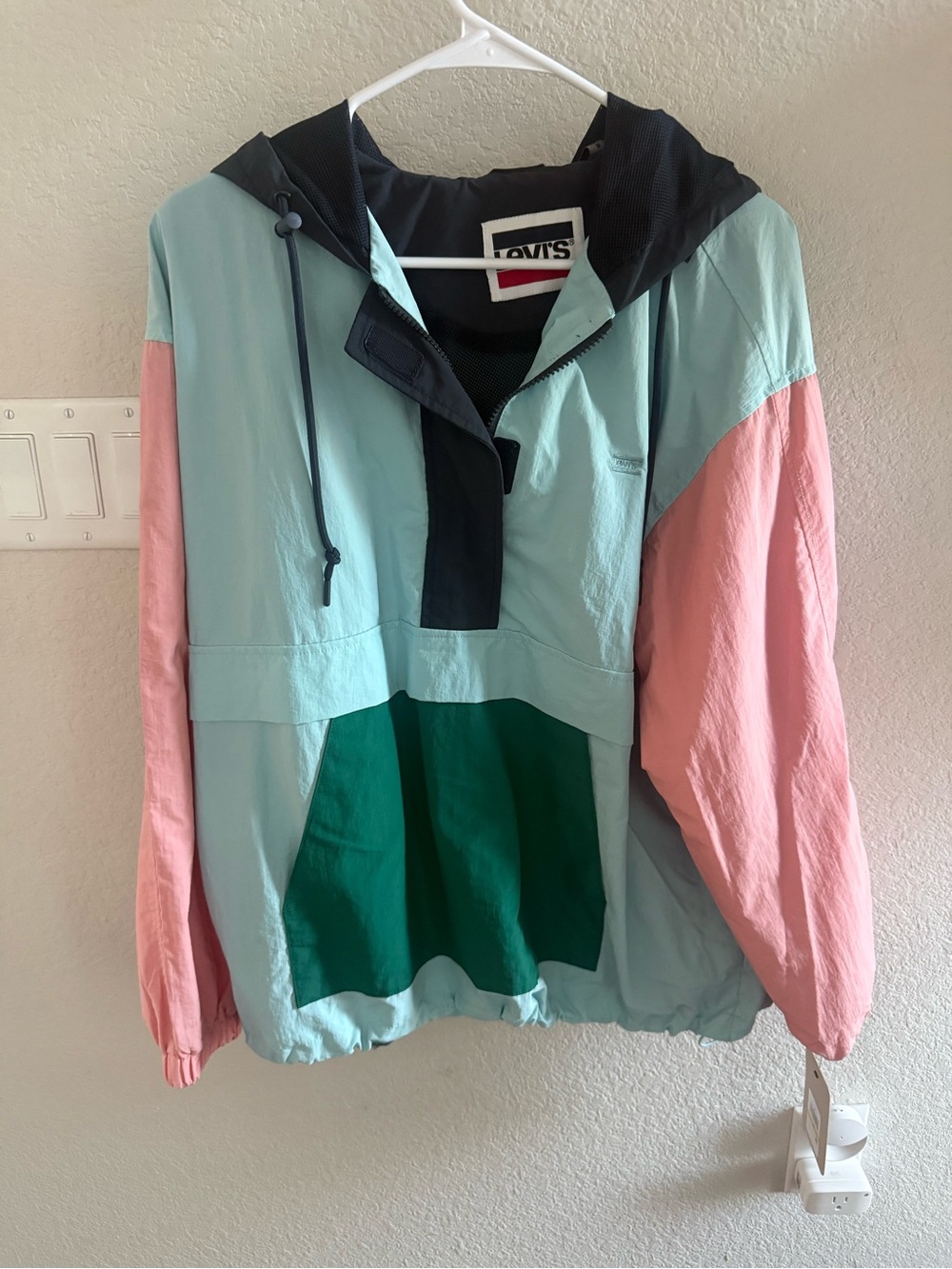 Levi’s women jacket windbreaker color block size Medium NWT